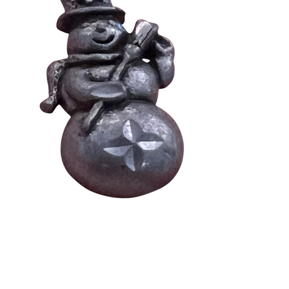 Pewter Snowman with Broom Silver Metal‎ Color Tie Hat Lapel Pin Signed DM 99 VTG - Picture 4 of 10